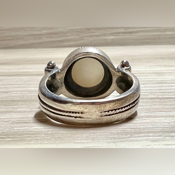Handmade Designer Signed MWS Mother Of Pearl Sterling Silver Ring, Size 7.5 - Picture 4 of 12